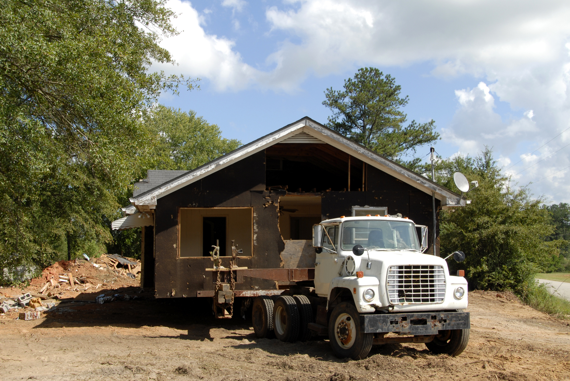 4 Helpful Tips to Know Before Hiring Structural Movers HeviHaul